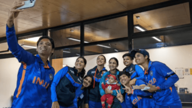 VIDEO: Pakistan's women's captain Bismah Maroof won crores of hearts, dedicated her half-century to her 6-month-old daughter