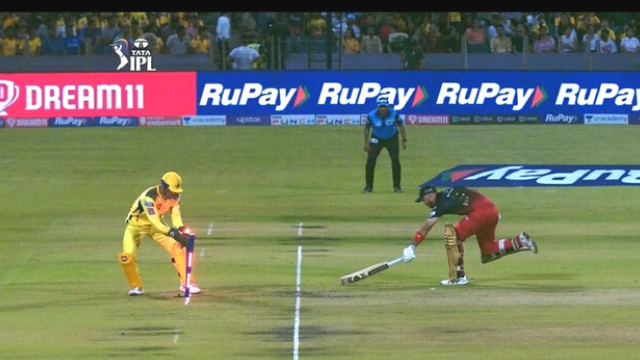 criccrank - 2022-05-04T205448.395 Maxwell battered in front of Dhoni's speed, again untold misfortune has come, now captain Dhoni has come