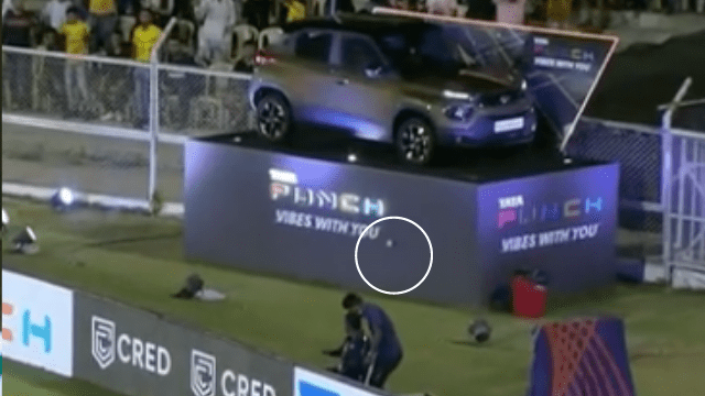 Moeen Ali hits IPL's first "four of Rs 5 lakh", celebrating in Kanjiranga