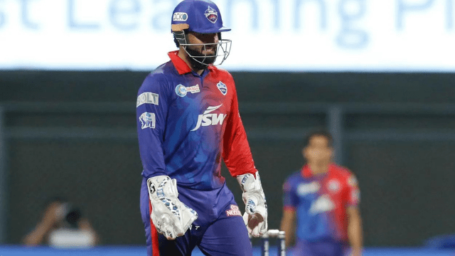DC out due to umpire's injustice and Rishabh's mistake of not taking DRS, umpire gave NOTOUT to OUT