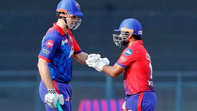 4,4,6,4 Rishabh Pant smashed Krunal's ball, looted 19 runs in 1 over, Krunal hit every ball