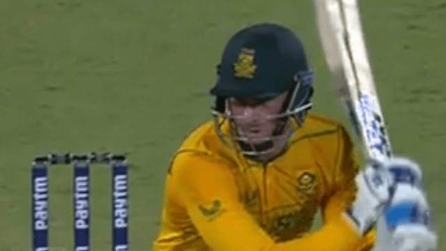Avesh’s yorker split the bat of dussen 