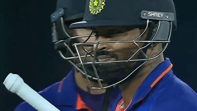 after Bold hardikParnell teased Hardik by showing his heart