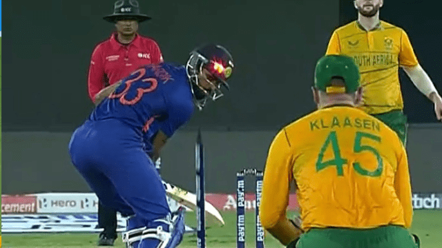 after Bold hardikParnell teased Hardik by showing his heart