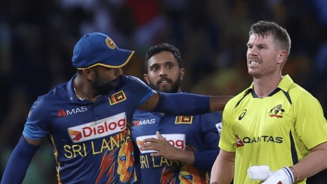 Warner was out for 99 runs, screamed, Dhoni's spirit entered Dickwella, stumped vigorously
