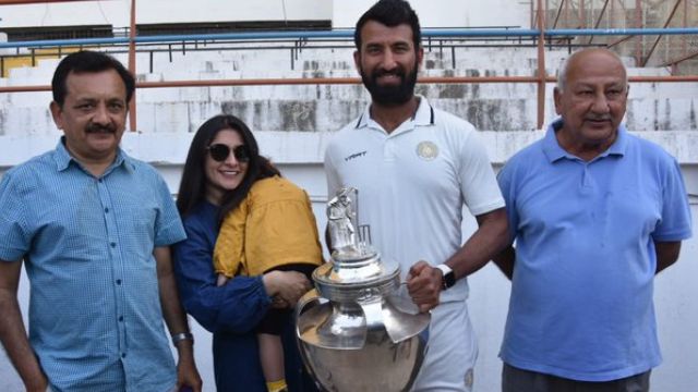 criccrank - 2022-06-23T131256.594 Pujara worships 5 times a day, wife's name is also worshiped, if he does not become a cricketer, then it was a dream to become