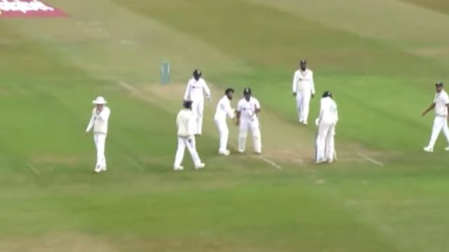 Video: Rishabh Pant hit "rocket six" on his knees, showed Umesh Yadav the stars of the day