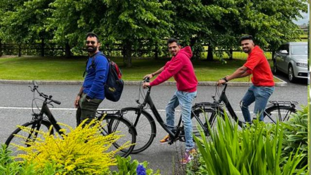 criccrank - 2022-06-25T025231.025 IND vs IRE: Chahal, Karthik, Rituraj take pictures while cycling on the streets of Dublin
