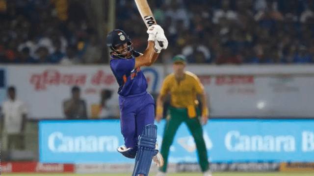 Video: Rituraj's blazing batting, Enrique Nortya's 5 consecutive fours in 1 over