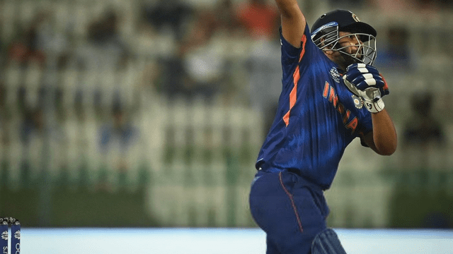 Rishabh Pant got out for wrapping the ball, then there was a mess in the hurry