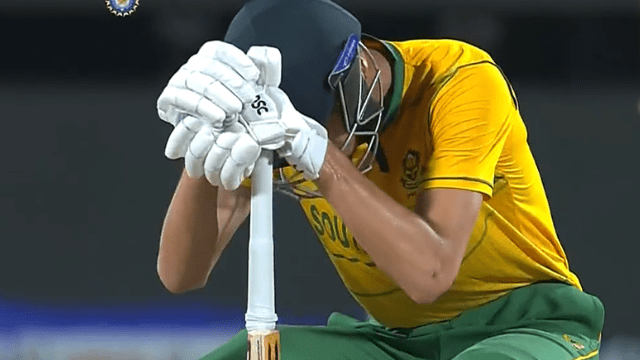 AveshKhan bouncer hits MarcoJansen on helmet