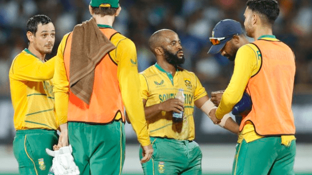Bhuvneshwar Kumar hits Temba Bavuma's chest with a "rocket speed" bouncer ball