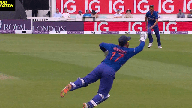 Rishabh Pant Becomes "Super Man", Mohd. Ben Stokes took a wonderful catch by leaping in the air off Shami's ball