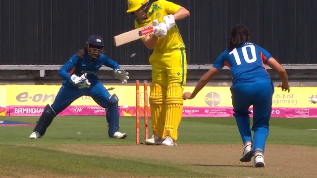 Renuka's incredible "swing ball" was clean bowled, the ball rotated 1.1 degrees