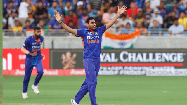 Hardik did not give strike to Karthik, said this in gestures, Karthik bowed down after six