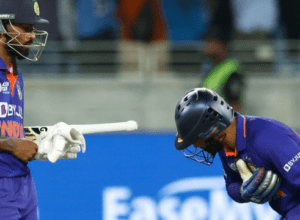 Hardik did not give strike to Karthik, said this in gestures, Karthik bowed down after six