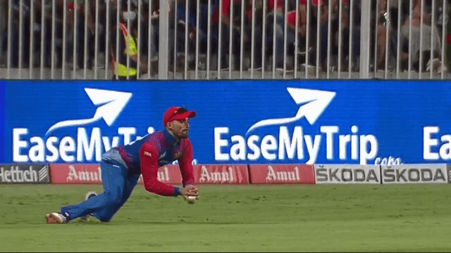AFG vs BAN: Zadran caught "Catch of the Match" by leaping into the air off Rashid's ball, got a prize money of $ 3000