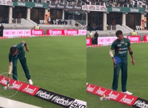 INDvsPAK: This player of PAK reached with tiffin in live match, started eating bananas instead of fielding