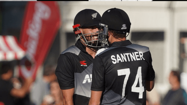 Video: Mitchell hit a six in two consecutive balls across the stadium, the ball had to come out of the water canal