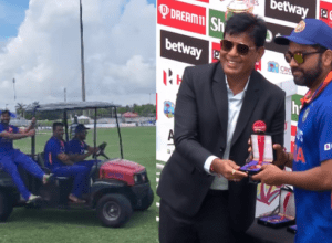 Video: Rohit Sharma made grand entry, entered the car with Karthik-Ashwin in the presentation to take the medal