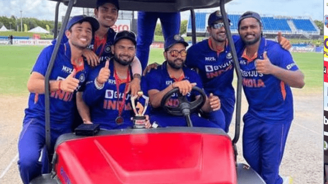 Video: Rohit Sharma made grand entry, entered the car with Karthik-Ashwin in the presentation to take the medal