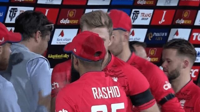 Babar Azam dodge sitting on Rashid's googly, got bowled, Pakistan lost by 6 wickets