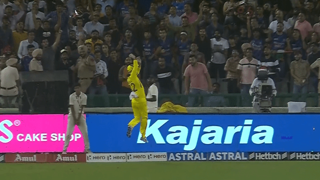 Maxwell became Superman by jumping 6 feet in the air and saved 5 runs, Harshal Patel's overconfidence was heavy