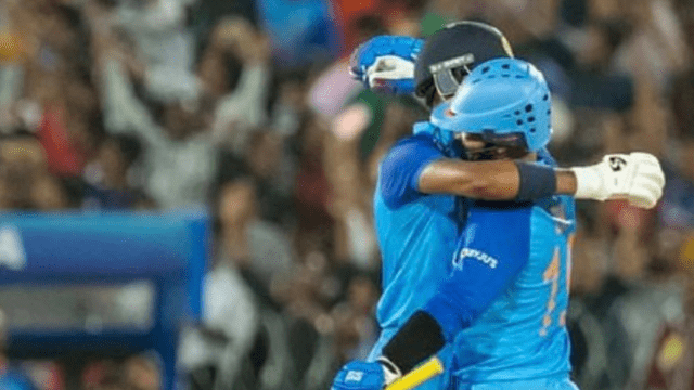 4 runs were needed in the last 2 balls, Hardik said this to Karthik in gestures, finished the match with fours