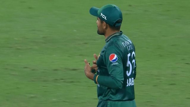 Confused umpire in PAK vs SL match, instead of Babar Azam, at the behest of Rizwan, Babar Azam got angry