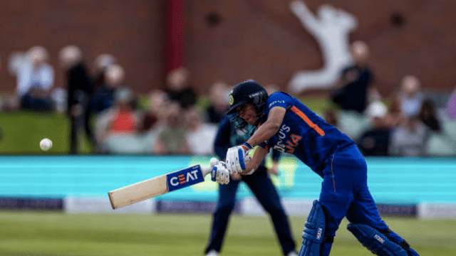 Harmanpreet created havoc against England, scored 143 runs in 18 fours and 4 sixes, 43 runs in the last 11 balls