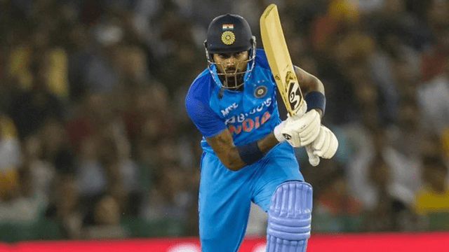 Maxwell became Superman by jumping 6 feet in the air and saved 5 runs, Harshal Patel's overconfidence was heavy