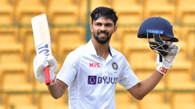 Rituraj Gaikwad played a stormy innings of 108 runs, hitting 12 fours and 1 six to beat the New Zealand bowlers