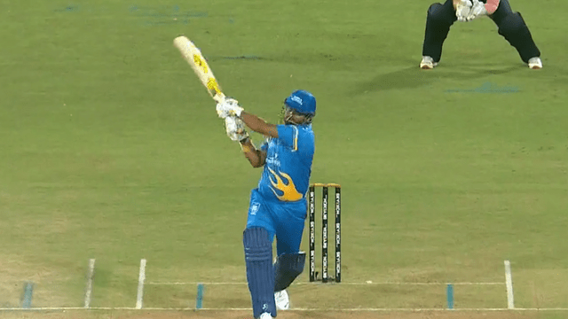 Sachin Tendulkar made a splash against the New Zealand legend, blew the bowler's senses by hitting 4 fours