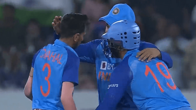 Maxwell RUN OUT with Akshar's rocket throw, bails on Karthik, Rohit kisses Karthik