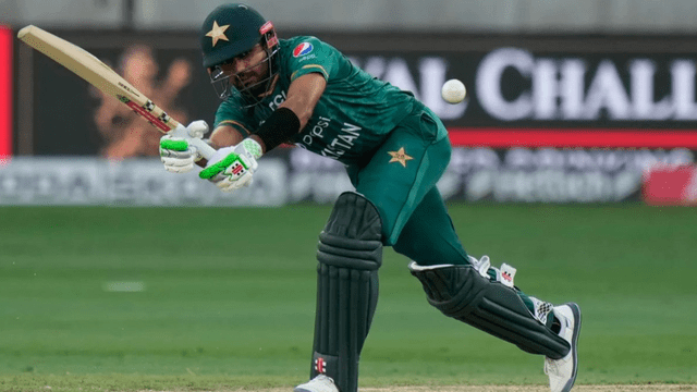 Drama happened in live match, Rizwan replaced Babar Azam with DRS, Babar clashed with umpire
