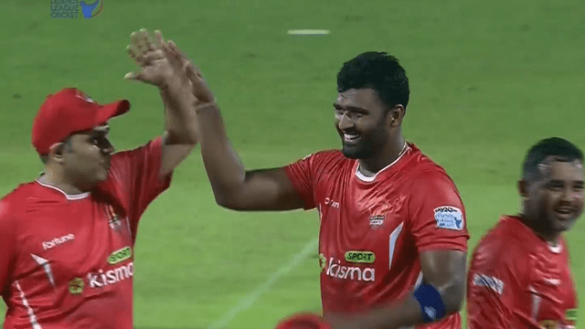 Video: Nurse scored 103 runs in 43 balls with 9 sixes, 8 fours, Sehwag's team needed 180 runs to win