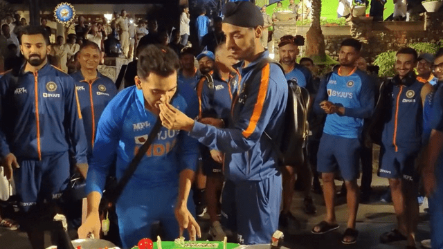 CAD85AA4-5088-4B6D-BAD2-796FFE9DE427 Video: Team India reached Guwahati, had a grand reception at the hotel, Harshdeep Deepak Chahar cut the cake and left Trivandrum
