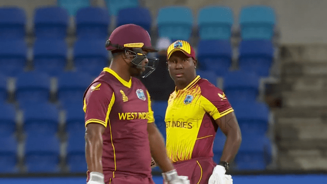 Powell hit a six of 104 meters, this player was forced to catch his head, lost his senses