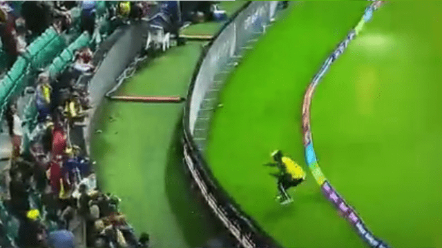 Maxwell's anger broke out in the LIVE match, could not tolerate Nisham's six, got angry