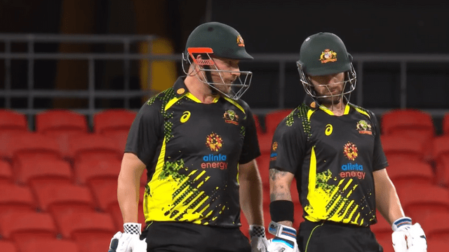 These 2 catches left in the 20th over of Cottrell, the fielders drowned, the drama in the last over