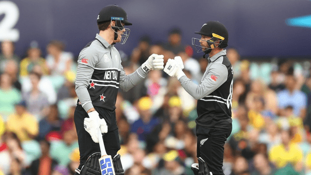 Glenn Phillips became 'Super Man', caught Stonis' amazing catch by leaping in the air, Stonis's senses flew away after seeing the catch