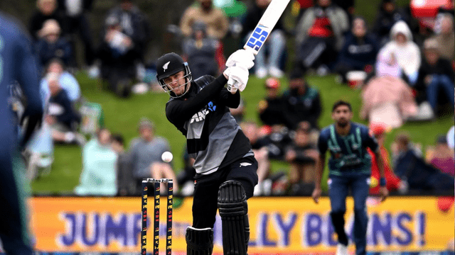 PAK vs NZ: Fin-Conway wreaked havoc, hit 6 sixes, trampled PAK by 9 wickets, this untoward happened after 8 years, another record in Babar's name