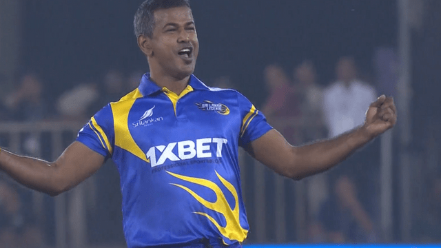 Sachin Tendulkar on golden duck and Raina fell victim to Kulasekara on 4 runs