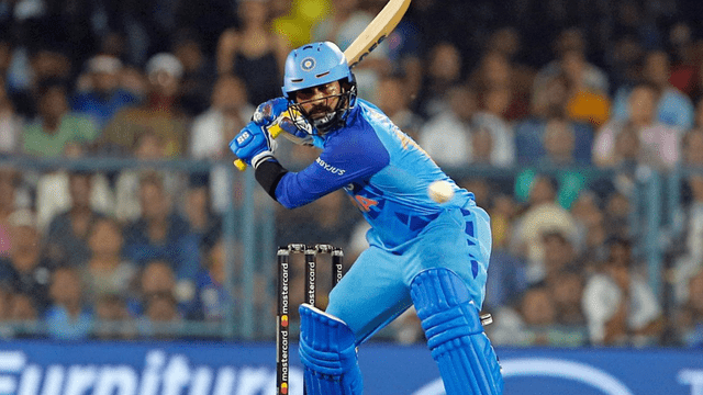 Dinesh Karthik wreaks havoc, hits 46 runs off 21 balls, strikes a strike rate of 219