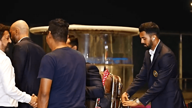 Team India leaves for Mission Melbourne T20 World Cup, Virat's new haircut goes viral, Karthik, Rahul look stylish, photo goes viral