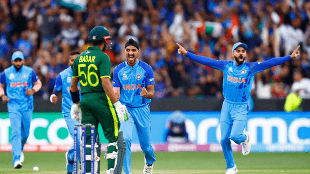 In the 20th, there was a ruckus on Nawaz's NO BALL, Babar Azam clashed with the umpire, the matter got heated, know the reason