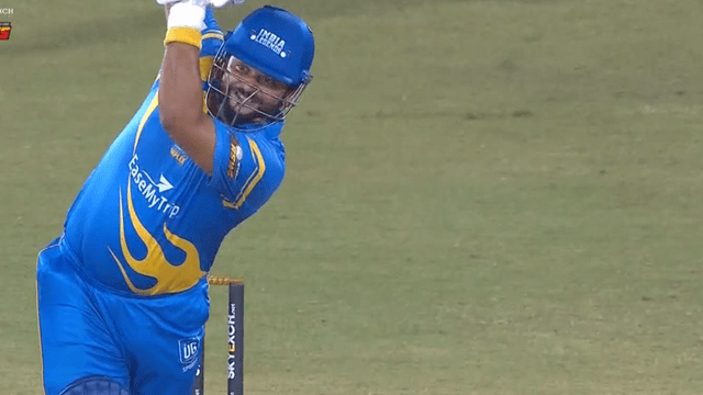 Sachin Tendulkar on golden duck and Raina fell victim to Kulasekara on 4 runs