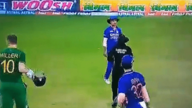 Siraj's ingenuity weighed heavily on the team in the live match, clashed with the umpire, Dhawan-Shreyas defended