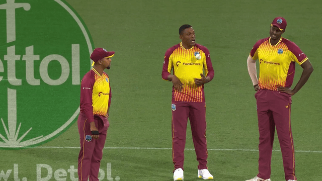 These 2 catches left in the 20th over of Cottrell, the fielders drowned, the drama in the last over