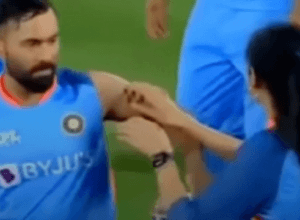 Dinesh kartik feel uncomfortable when a girl touched his hand
